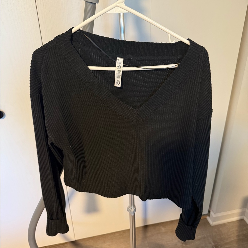 ALO Yoga Black Long Sleeve Crop Blouse